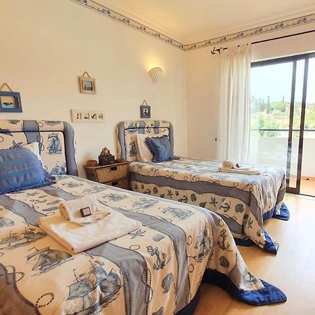 אלבופיירה Lovelystay - Alto Dos Calicos 2Br House With Garden מראה חיצוני תמונה