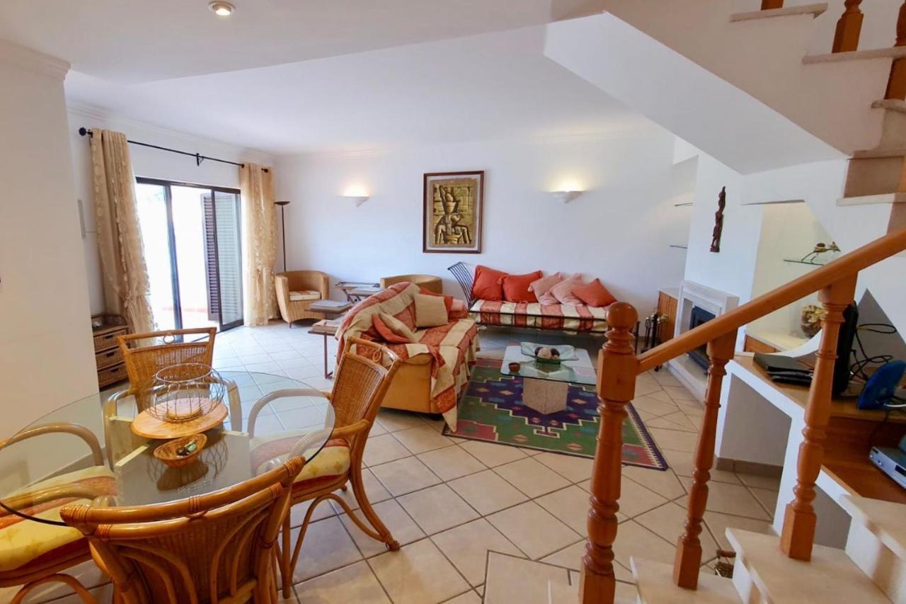 אלבופיירה Lovelystay - Alto Dos Calicos 2Br House With Garden מראה חיצוני תמונה