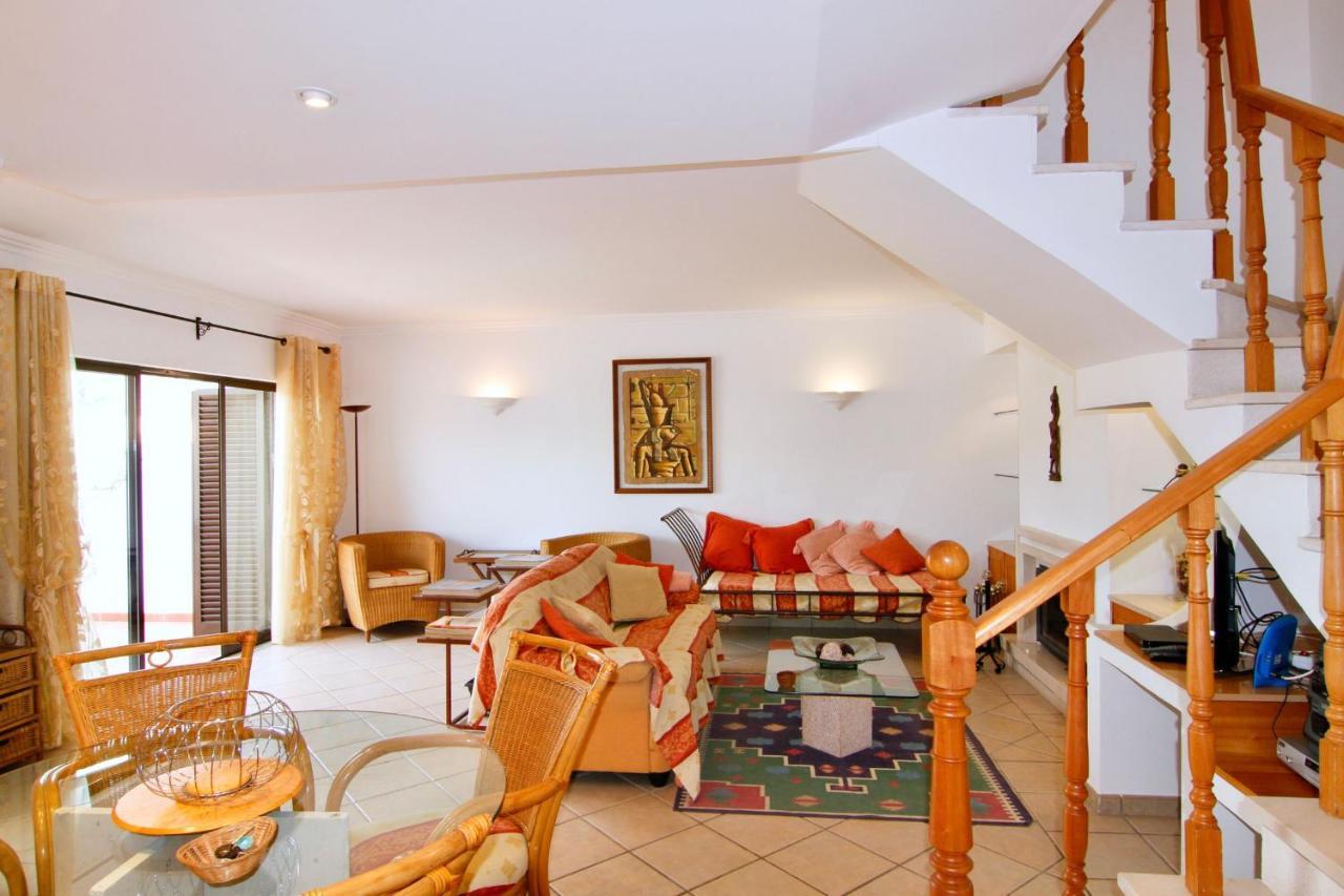 אלבופיירה Lovelystay - Alto Dos Calicos 2Br House With Garden מראה חיצוני תמונה